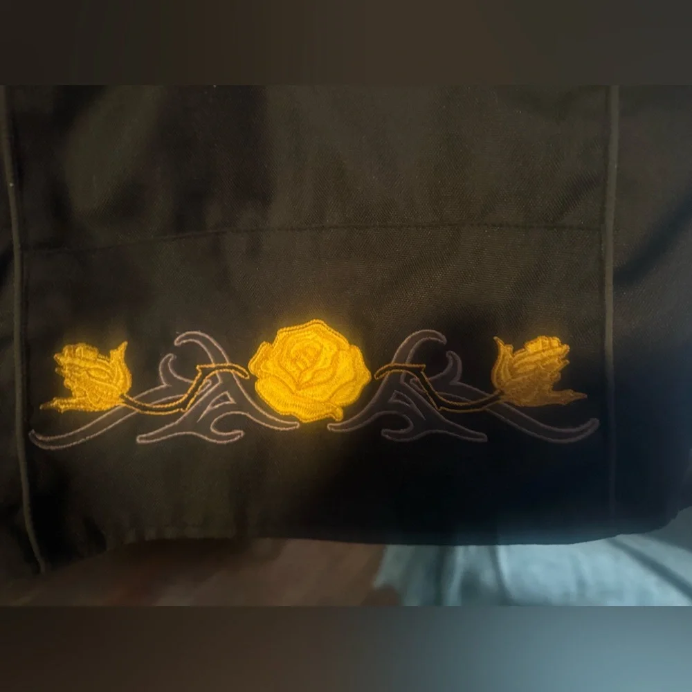 Ladies motorcycle riders jacket thick with cute yellow roses on the back - Picture 5 of 5